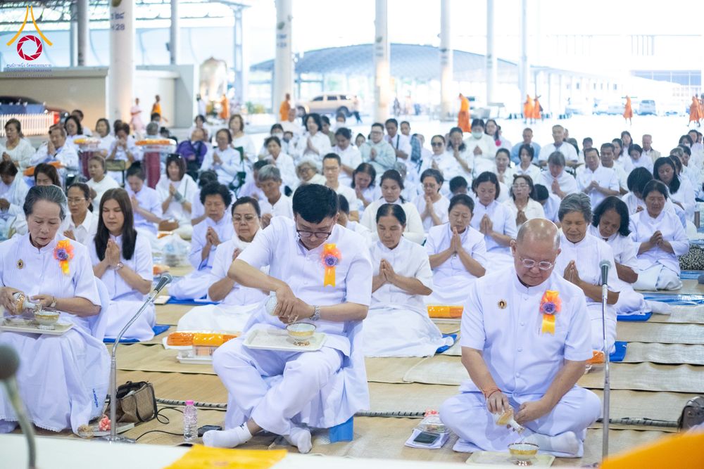 ภาพ No.287220:วันที่ 3 มกราคม พ.ศ.2569 พิธีถวายภัตตาหารเป็นสังฆทาน แด่พระธรรมยาตรา ณ วัดพระธรรมกาย  จังหวัดปทุมธานี ในโครงการธรรมยาตรา กตัญญูบูชา มหาปูชนียาจารย์ พระมงคลเทพมุนี(สด จนฺทสโร) พระผู้ปราบมาร อนุสรณ์สถาน 7 แห่ง ปีที่ 14