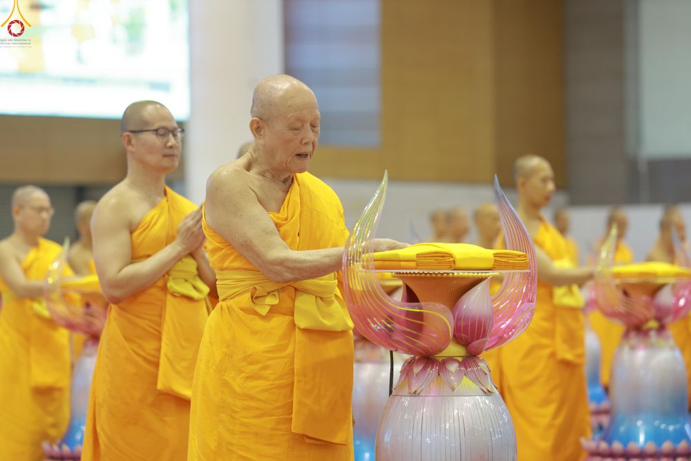 ภาพ No.318601:วันอาทิตย์ต้นเดือนที่ 5 เมษายน พ.ศ.2569 พิธีทอดผ้าป่าสมทบมหาสังฆทาน 40,000 กว่าวัดทั่วประเทศ ณ สภาธรรมกายสากล วัดพระธรรมกาย