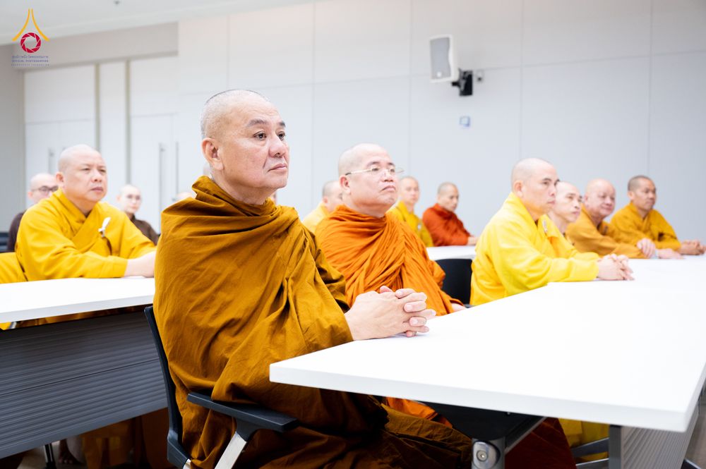 ภาพ No.324812:วันอังคารที่ 21 เมษายน พ.ศ.2569  หลวงพ่อทัตตชีโว รองเจ้าอาวาสวัดพระธรรมกาย ถวายการต้อนรับและปฏิสันถารคณะสงฆ์จากประเทศเวียดนาม