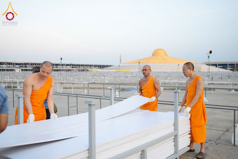 ภาพ No.326530:วันที่ 26 -27 เมษาบน พ.ศ.2569 การเก็บงานแผ่นหน้าโต๊ะที่ลานธรรม งานถวายมหาสังฆทาน 40,000 กว่าวัดทั่วประเทศ ณ ลานธรรม วัดพระธรรมกาย