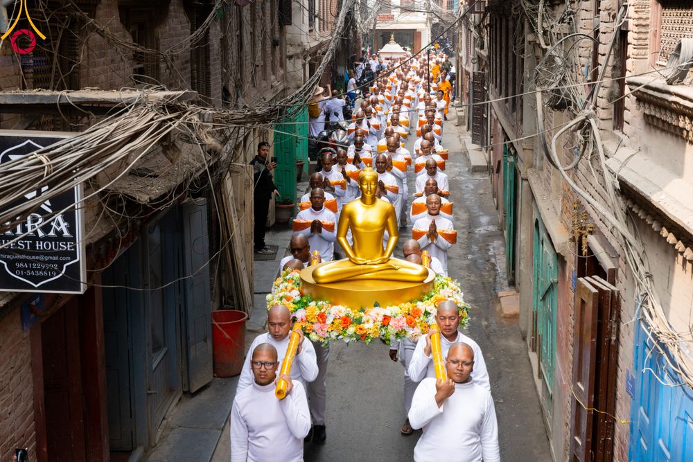 ภาพ No.313517:วันพฤหัสบดีที่ 12 มีนาคม พ.ศ. 2569 ขบวนแห่นาคธรรมทายาทในโครงการบรรพชาสามเณร 500 รูป  จาก นาคบาฮาล (Nagbahal) สู่จัตุรัสปาทัน (Patan Durbar Square) ประเทศเนปาล