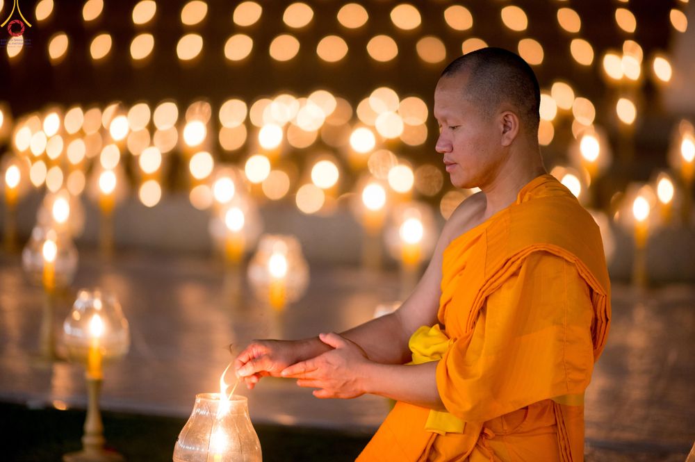 ภาพ No.290221:วันที่ 6 มกราคม พ.ศ. 2569 พิธีจุดประทีปถวายเป็นพุทธบูชา และบูชาธรรมมหาปูชนียาจารย์ (ภาพชุดที่ 2) ณ อนุสรณ์สถานมหาวิหารพระมงคลเทพมุนี (โลตัสแลนด์) อ.สองพี่น้อง จ.สุพรรณบุรี ในโครงการธรรมยาตรา กตัญญูบูชา มหาปูชนียาจารย์ พระมงคลเทพมุนี(สด จนฺทสโร) พระผู้ปรา