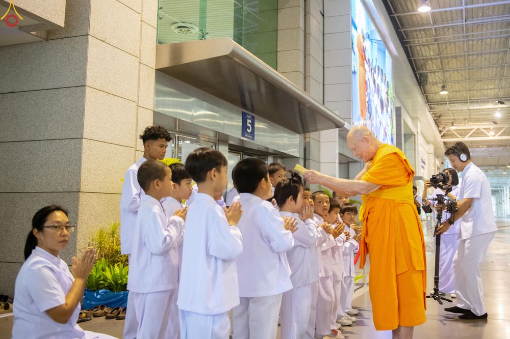ภาพ No.327714:วันที่ 3 พฤษภาคม พ.ศ.2569 พิธีรับมอบพระบรมสารีริกธาตุ จากสาธารณรัฐแห่งสหภาพเมียนมา ณ ห้องแก้วสารพัดนึก วัดพระธรรมกาย