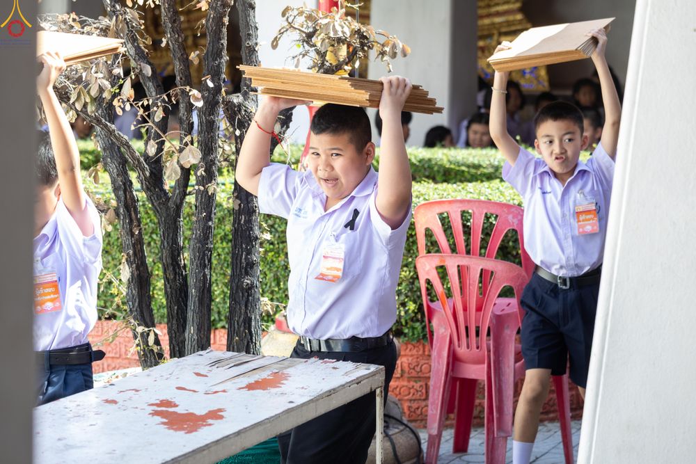 ภาพ No.289085:วันพุธที่ 17 ธันวาคม พ.ศ.2568 กิจกรรมเยาวชนไทยรวมใจทำความดี "เด็กดีมหานคร ต้นแบบด้านศีลธรรม" แข่งขันสอบตอบปัญหาศีลธรรมในพระพุทธศาสนา ครั้งที่ 7 และวันรวมพลังเด็กดี V-Star ประจำปี 2568 ณ วัดมหาธาตุยุวราชรังสฤษฎิ์ราชวรมหาวิหาร กรุงเทพมหานคร