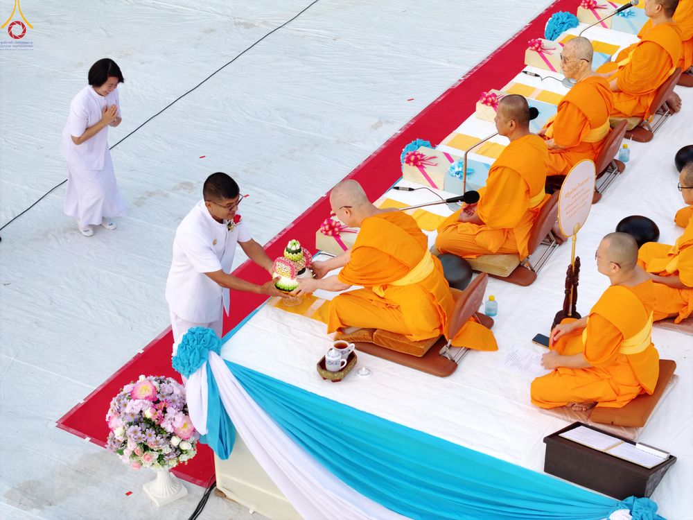 ภาพ No.292347:วันที่ 11 มกราคม พ.ศ. 2569 พิธีตักบาตรพระธรรมยาตรา ณ อนุสรณ์สถานคลองบางนางแท่น อ.สามพราน จ.นครปฐม ในโครงการธรรมยาตรา กตัญญูบูชา มหาปูชนียาจารย์ พระมงคลเทพมุนี(สด จนฺทสโร) พระผู้ปราบมาร อนุสรณ์สถาน 7 แห่ง ปีที่ 14
