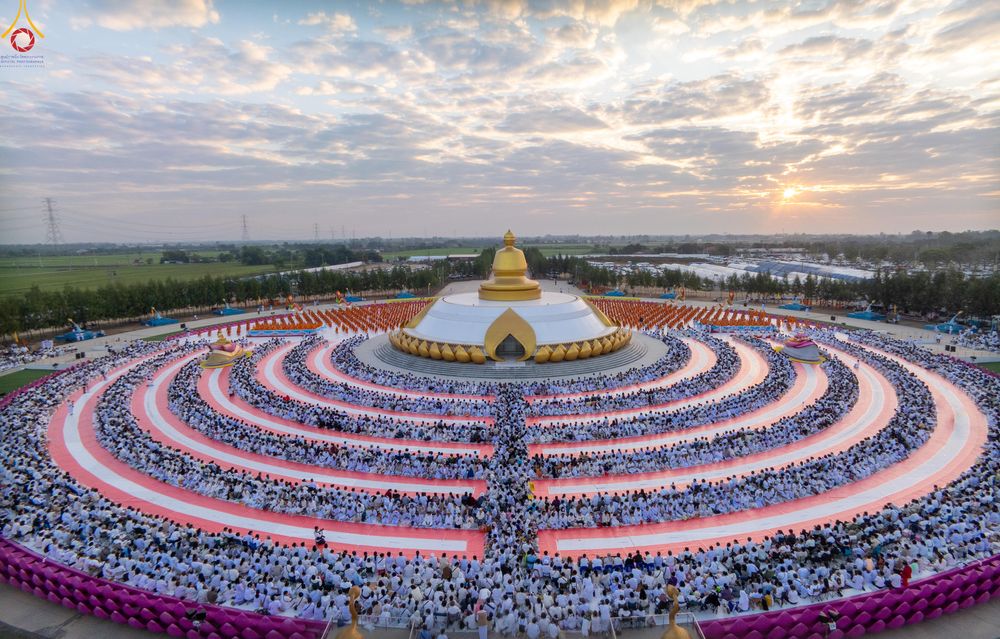 ภาพ No.302480:วันที่ 24 มกราคม พ.ศ. 2569 พิธีตักบาตรพระธรรมยาตรา ณ อนุสรณ์สถานลำดับที่ 5 สถานที่เผยแผ่วิชชาธรรมกายครั้งแรก อนุสรณ์สถานบางปลา วัดบางปลา อำเภอบางเลน จังหวัดนครปฐม ในโครงการธรรมยาตรา กตัญญูบูชา มหาปูชนียาจารย์ พระมงคลเทพมุนี(สด จนฺทสโร) พระผู้ปราบมาร อนุส