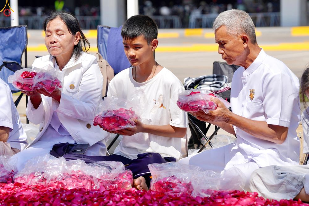 ภาพ No.304097:วันที่ 25 มกราคม พ.ศ. 2569 พิธีต้อนรับพระธรรมยาตรา  รร.สามัคคีราษฏร์บำรุง-วัดพระธรรมกาย ในโครงการธรรมยาตรา กตัญญูบูชา มหาปูชนียาจารย์ พระมงคลเทพมุนี(สด จนฺทสโร) พระผู้ปราบมาร อนุสรณ์สถาน 7 แห่ง ปีที่ 14