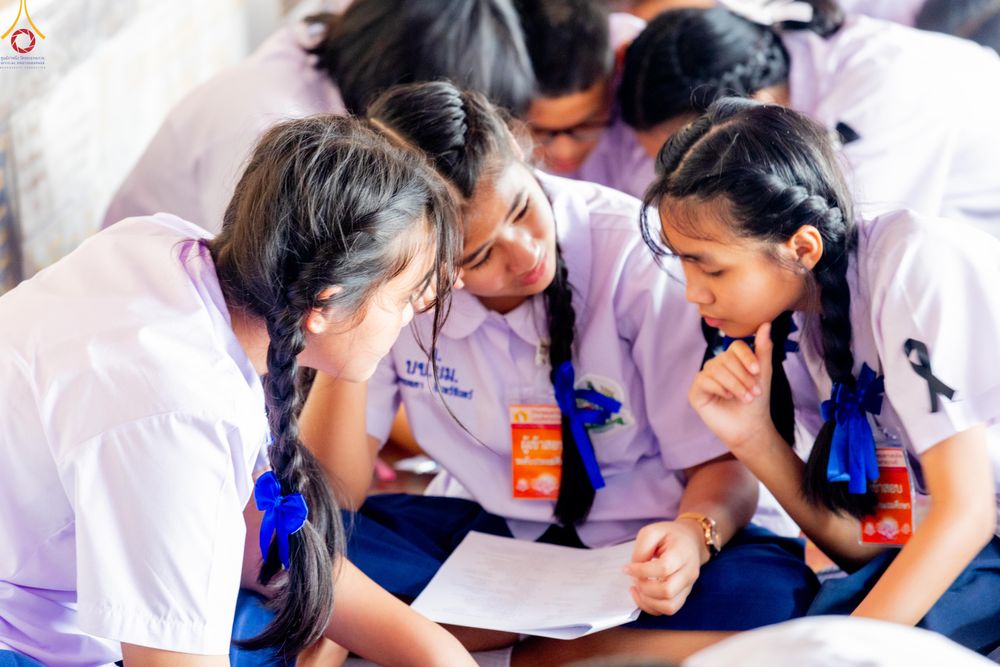 ภาพ No.288960:วันพุธที่ 17 ธันวาคม พ.ศ.2568 กิจกรรมเยาวชนไทยรวมใจทำความดี "เด็กดีมหานคร ต้นแบบด้านศีลธรรม" แข่งขันสอบตอบปัญหาศีลธรรมในพระพุทธศาสนา ครั้งที่ 7 และวันรวมพลังเด็กดี V-Star ประจำปี 2568 ณ วัดมหาธาตุยุวราชรังสฤษฎิ์ราชวรมหาวิหาร กรุงเทพมหานคร