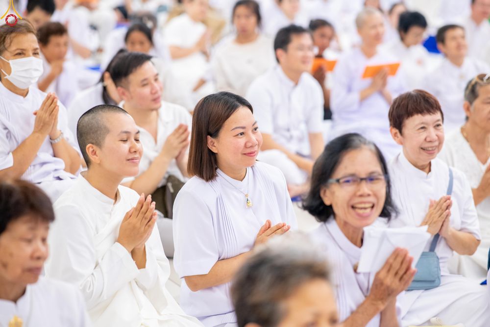 ภาพ No.330895:วันวิสาขบูชา อาทิตย์ที่ 31 พฤษภาคม พ.ศ.2569 พิธีบรรพชาสามเณรอุบาสก 11 ท่าน , พิธีถวายบาตรผ้าไตร และจตุปัจจัยไทยธรรม แด่สามเณร , พิธีอุปสมบทอุทิศชีวิต , พิธีกล่าวคำกัปปิยภัณฑ์  ณ อุโบสถพระไตรปิฎก วัดพระธรรมกาย จังหวัดปทุมธานี