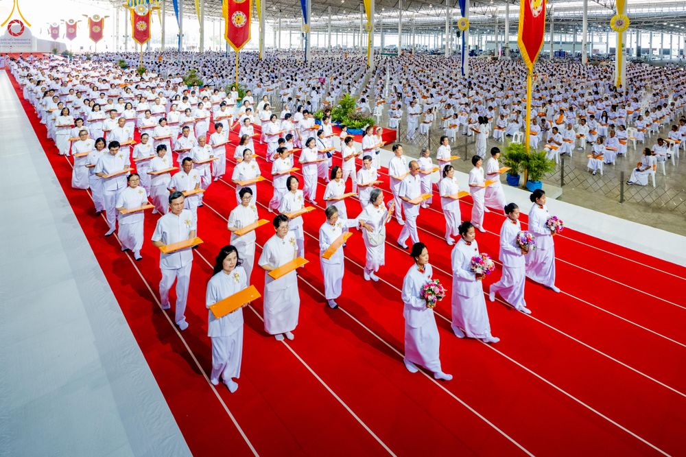 ภาพ No.318446:วันอาทิตย์ต้นเดือนที่ 5 เมษายน พ.ศ.2569 พิธีทอดผ้าป่าสมทบมหาสังฆทาน 40,000 กว่าวัดทั่วประเทศ ณ สภาธรรมกายสากล วัดพระธรรมกาย