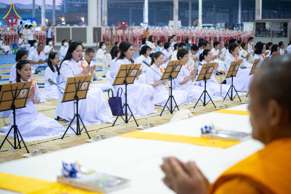 ภาพ No.303864:วันที่ 28 มกราคม พ.ศ. 2569 พิธีถวายภัตตาหารเป็นสังฆทาน แด่พระธรรมยาตรา ณ วัดพระธรรมกาย  จังหวัดปทุมธานี ในโครงการธรรมยาตรา กตัญญูบูชา มหาปูชนียาจารย์ พระมงคลเทพมุนี(สด จนฺทสโร) พระผู้ปราบมาร อนุสรณ์สถาน 7 แห่ง ปีที่ 14