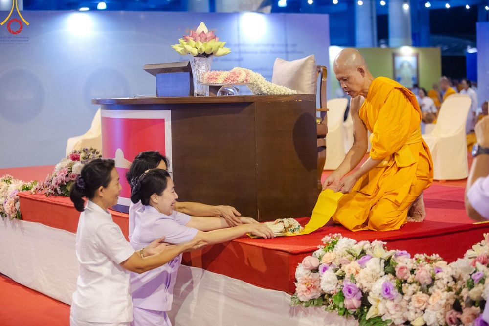 ภาพ No.154939:พิธีจุดประทีป, พิธีฉลองชัยสวดมนต์บทธัมมจักกัปปวัตนสูตร ณ มหารัตนวิหารคด วัดพระธรรมกาย วันอังคารที่ 17 กันยายน พ.ศ. 2567