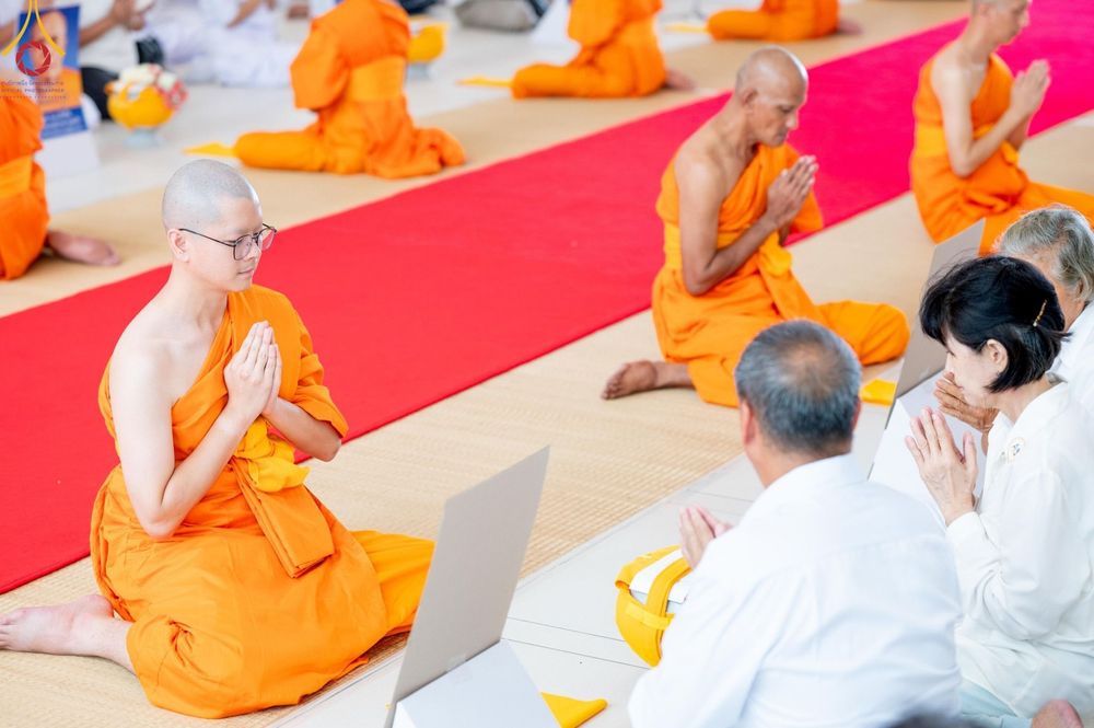 ภาพ No.159828:พิธีตัดปอยผมปลงผมนาคธรรมทายาท, พิธีบรรพชาอุปสมบทหมู่ โครงการอุปสมบทหมู่บูชาธรรม 140 ปี พระมงคลเทพมุนี (สด จนฺทสโร) ณ โบสถ์พระไตรปิฏก วัดพระธรรมกาย วันเสาร์ที่ 5 ตุลาคม พ.ศ. 2567