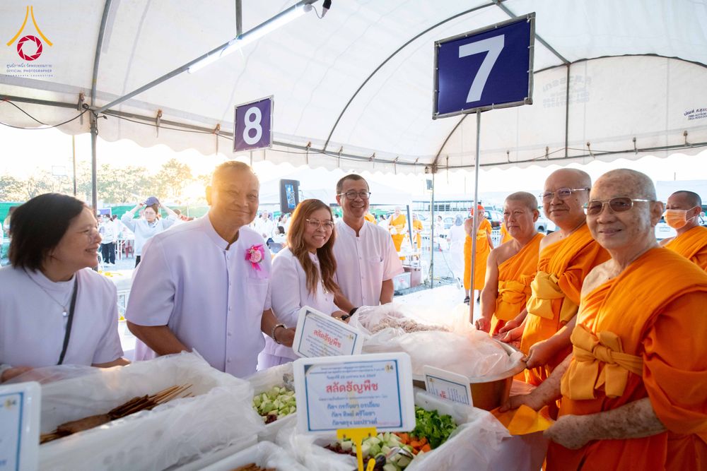 ภาพ No.301081:วันที่ 23 มกราคม พ.ศ. 2569 พิธีถวายภัตตาหารเป็นสังฆทาน แด่พระธรรมยาตรา ณ อนุสรณ์สถานบางปลา วัดบางปลา อำเภอบางเลน จังหวัดนครปฐม ในโครงการธรรมยาตรา กตัญญูบูชา มหาปูชนียาจารย์ พระมงคลเทพมุนี(สด จนฺทสโร) พระผู้ปราบมาร อนุสรณ์สถาน 7 แห่ง ปีที่ 14