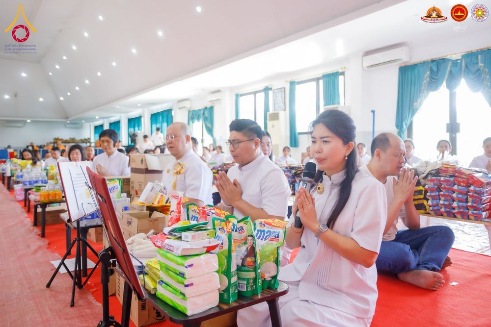 ภาพ No.283530:วันอาทิตย์ที่ 21 ธันวาคม  2568 พิธีบิณฑบาตฉลองสามเณรใหม่ ประเทศอินโดนีเซีย