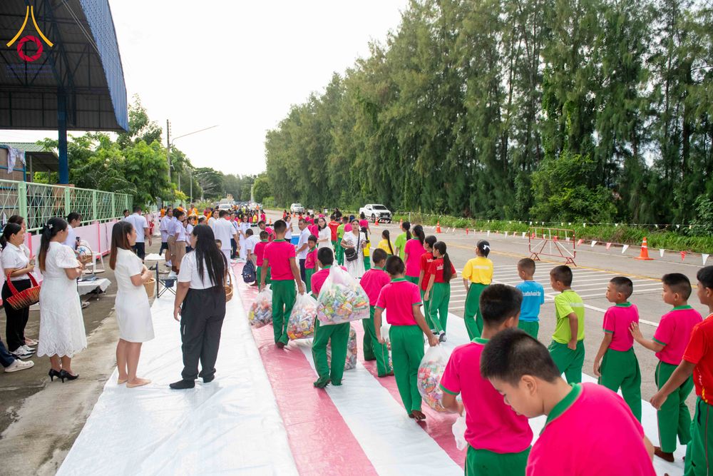 ภาพ No.342581:วันที่ 5 สิงหาคม พ.ศ. 2569  กิจกรรมตักบาตรโครงการรักความดี เพื่อเผยแผ่งานพระพุทธศาสนา  ศูนย์คมนาคม วัดพระธรรมกาย ณ โรงเรียนสังข์อ่ำ อ.คลองหลวง จ.ปทุมธานี