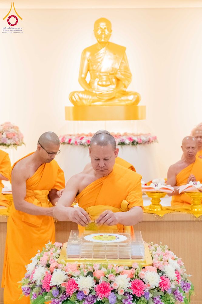 ภาพ No.319157:วันที่ 29 มีนาคม พ.ศ.2569 พิธีอัญเชิญรูปหล่อพระมงคลเทพมุนี (สด จนฺทสโร) ประดิษฐาน ณ ห้องปฏิบัติธรรม “มงคลรัตนโชติ”  วัดพระธรรมกายชิคาโก ประเทศสหรัฐอเมริกา