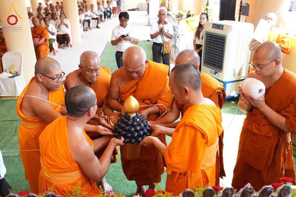 ภาพ No.323300:วันอาทิตย์ที่ 19 เมษายน พ.ศ. 2569 พิธีเจริญพระพุทธมนต์สมโภช “พระพุทธเมตตา” อัญเชิญพระบรมสารีริกธาตุ เพื่อบรรจุและประดิษฐาน ณ เกศมาลา “พระพุทธเมตตา” พระประธานในศาลาการเปรียญวัดหนองเต่า ณ วัดหนองเต่า ต.บึงพะไล อ.แก้งสนามนาง จ.นครราชสีมา