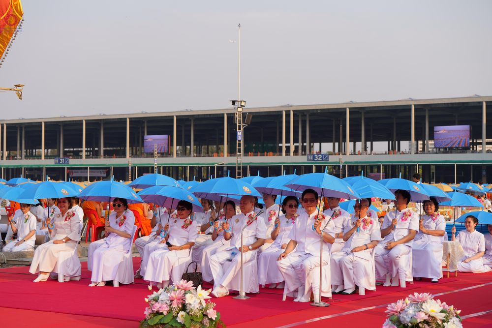 ภาพ No.323994:วันที่ 22 เมษายน พ.ศ.2569 (วันคุ้มครองโลก) พิธีถวายมหาสังฆทาน 40,000 กว่าวัดทั่วประเทศ ณ ลานธรรม พระมหาธรรมกายเจดีย์ วัดพระธรรมกาย