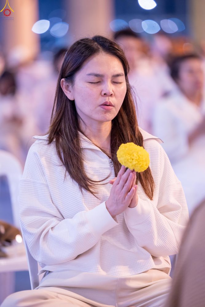 ภาพ No.280355:วันที่ 31 ธันวาคม พ.ศ.2568 -วันที่ 1 มกราคม พ.ศ.2569 พิธีฉลองชัยสวดมนต์บทธัมมจักกับปปวัตนสูตร ครบ 8,000,000,000 จบ , พิธีสวดมนต์ข้ามปี ณ วัดพระธรรมกาย