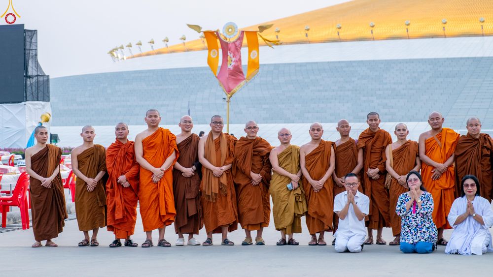 ภาพ No.323134:วันที่ 19 เมษายน พ.ศ.2569 การเรียงกล่องไทยธรรม , เตรียมงานจราจร เพื่องานถวายมหาสังฆทาน 40,000 กว่าวัดทั่วประเทศ วันคุ้มครองโลก 22 เมษายน พ.ศ.2569 วัดพระธรรมกาย