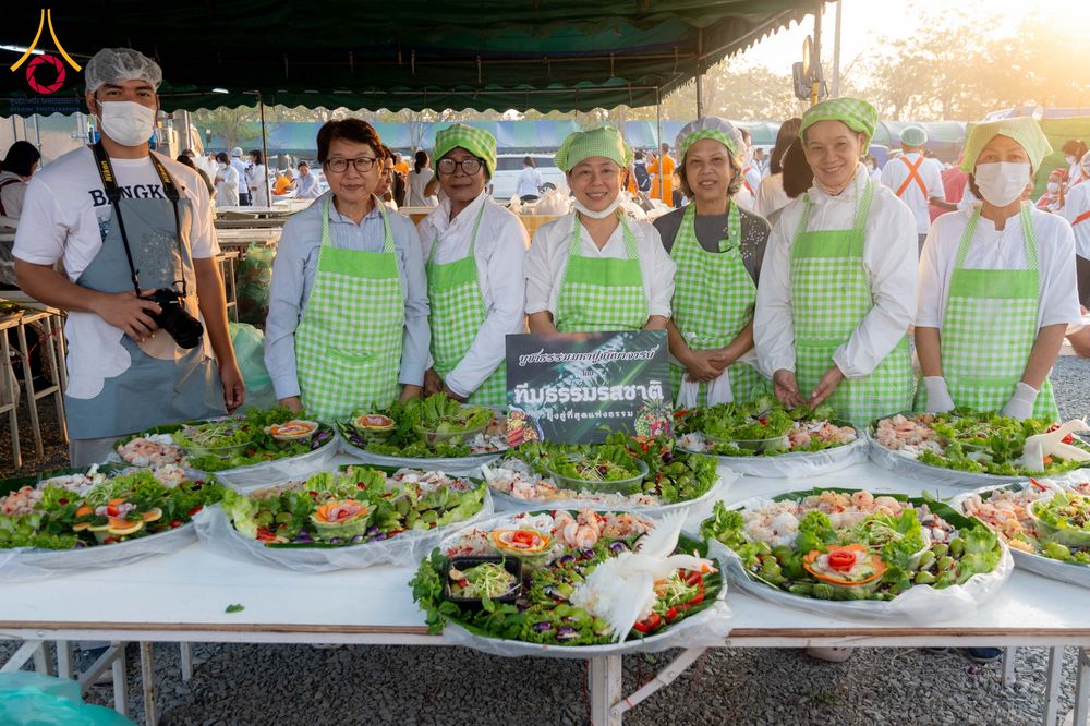 ภาพ No.297851:วันที่ 19 มกราคม พ.ศ. 2569 พิธีถวายภัตตาหารเป็นสังฆทาน แด่พระธรรมยาตรา ณ อนุสรณ์สถานบางปลา วัดบางปลา อำเภอบางเลน จังหวัดนครปฐม ในโครงการธรรมยาตรา กตัญญูบูชา มหาปูชนียาจารย์ พระมงคลเทพมุนี(สด จนฺทสโร) พระผู้ปราบมาร อนุสรณ์สถาน 7 แห่ง ปีที่ 14