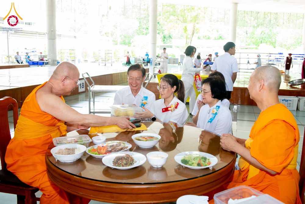 ภาพ No.326746:วันที่ 1 พฤษภาคม พ.ศ.2569 พิธีบุพเปตพลี ครั้งที่ 181 ร่วมอุทิศบุญแด่หมู่ญาติที่ล่วงลับไปแล้ว และสืบทอดอายุพระพุทธศาสนา ณ หอฉันคุณยายอาจารย์ฯ วัดพระธรรมกาย