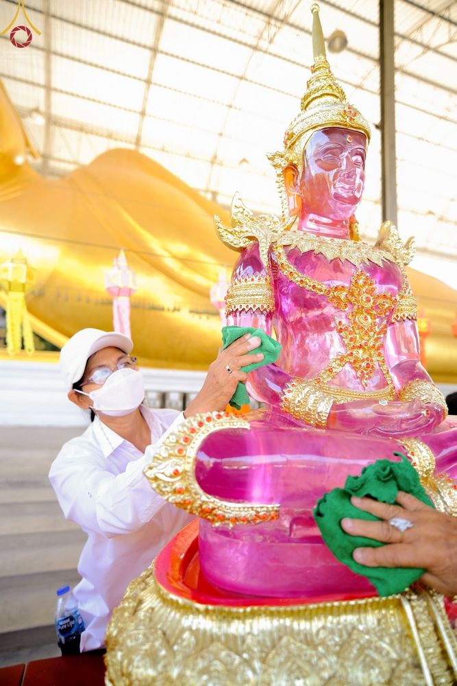 ภาพ No.71712:พระธรรมยาตรา ปฏิบัติศาสนกิจ ทำนุบำรุงศาสนสถาน, สวดธรรมจักร ,ปฏิบัติธรรม ร่วมกับชุมชน,นักเรียนเด็กดีวีสตาร์ และร่วมพิธีทอดผ้าป่าบำรุงศาสนสถาน ในโครงการธรรมยาตรากตัญญูบูชา มหาปูชนียาจารย์ พระมงคลเทพมุนี(สด จนฺทสโร) พระผู้ปราบมาร อนุสรณ์สถาน 7 แห่ง ปีที่ 11