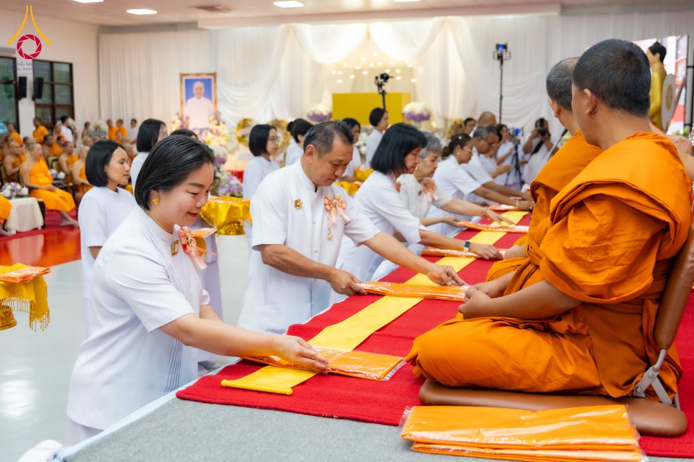 ภาพ No.316249:วันเสาร์ที่ 28 มีนาคม พ.ศ. 2569 พิธีบำเพ็ญกุศล คุณพ่อณรงค์ จินตมากุล  สิริอายุ 99 ปี 11 เดือน โยมบิดา พระครูปลัดรัตนวีรวัฒน์ (รังสฤษดิ์ อิทฺธิจินตโก) ที่ปรึกษาเจ้าคณะจังหวัดปทุมธานี เจ้าอาวาสวัดพระธรรมกาย  ณ ห้องปลูกศรัทธา 2 วัดพระธรรมกาย ปทุมธานี