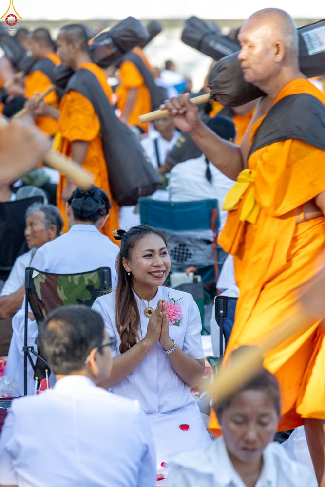 ภาพ No.290495:วันที่ 7 มกราคม พ.ศ. 2569 พิธีต้อนรับพระธรรมยาตรา ณ อนุสรณ์สถานลำดับที่ 2  สถานที่ตั้งมโนปณิธานบวชตลอดชีวิต อนุสรณ์สถานคลองบางนางแท่น (ภาพชุดที่ 2) อ.สามพราน จ.นครปฐม ในโครงการธรรมยาตรา กตัญญูบูชา มหาปูชนียาจารย์ พระมงคลเทพมุนี(สด จนฺทสโร) พระผู้ปราบมาร 