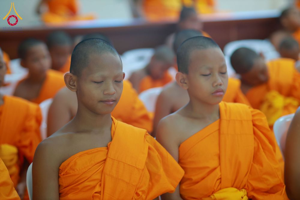 ภาพ No.321838:วันที่ 12 เมษายน พ.ศ.2569 ตักบาตรสงกรานต์ฉลองสามเณรใหม่  ณ ศูนย์ปฏิบัติธรรมระยอง(บ้านช่องลม)