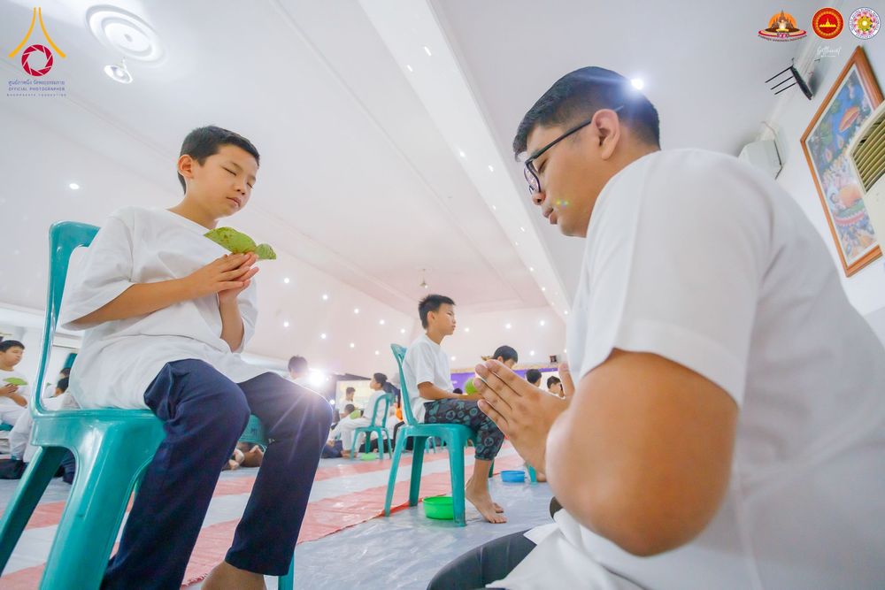 ภาพ No.284447:วันพุธที่ 17  ธันวาคม พ.ศ.2568  พิธีปลงผมนาคธรรมทายาท  โครงการบรรพชาสามเณรและบวชอุบาสิกาแก้ว  ณ วิทยาลัยศรีวิจายา (Sekolah Tinggi Agama Buddha Negeri Sriwijaya) เมืองตังเกอรัง จังหวัดบันเตน ประเทศอินโดนีเซีย