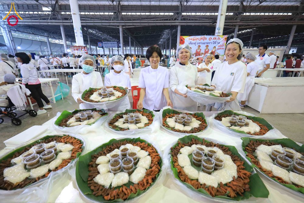 ภาพ No.303783:วันที่ 28 มกราคม พ.ศ. 2569 พิธีถวายภัตตาหารเป็นสังฆทาน แด่พระธรรมยาตรา ณ วัดพระธรรมกาย  จังหวัดปทุมธานี ในโครงการธรรมยาตรา กตัญญูบูชา มหาปูชนียาจารย์ พระมงคลเทพมุนี(สด จนฺทสโร) พระผู้ปราบมาร อนุสรณ์สถาน 7 แห่ง ปีที่ 14