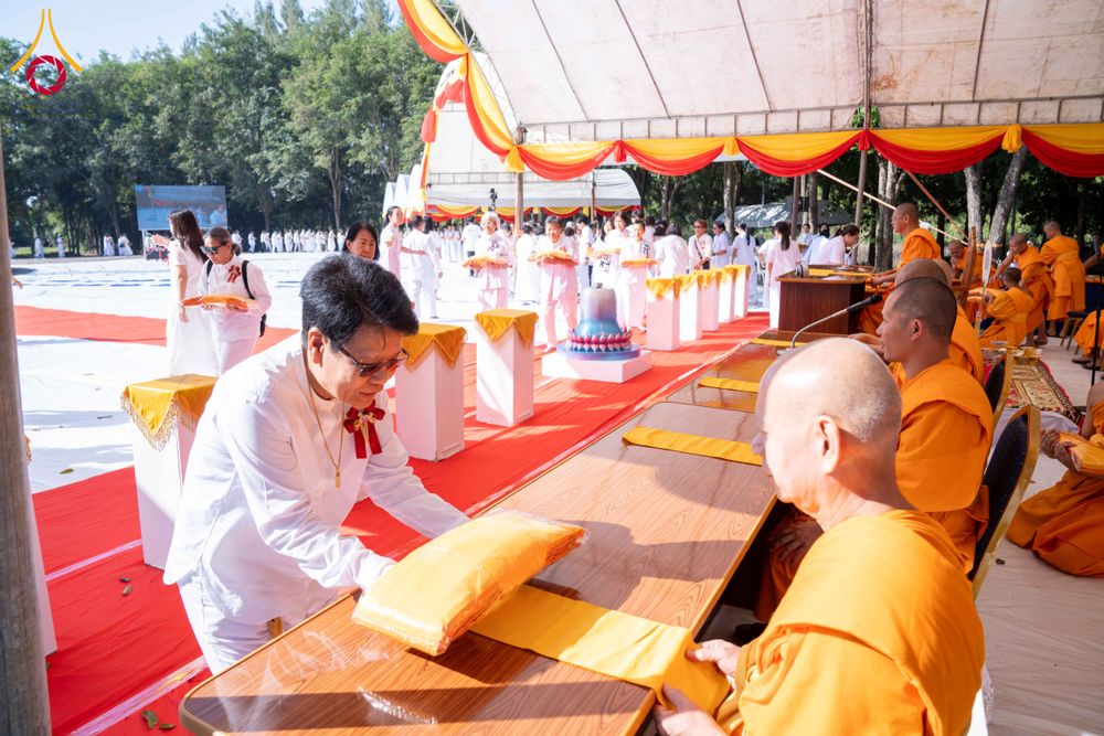 ภาพ No.285735:วันพุธที่ 10 ธันวาคม พ.ศ.2568  พิธีตอกเสาเข็มมงคลต้นสุดท้าย รองรับองค์พระเจดีย์เพื่อสร้างสันติภาพโลก ณ ศูนย์ปฏิบัติธรรมและศูนย์อบรมเยาวชน ชัยนาท