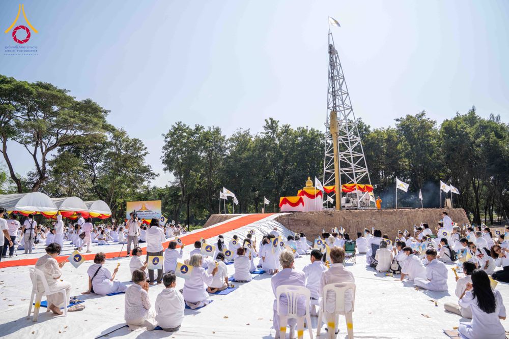 ภาพ No.285815:วันพุธที่ 10 ธันวาคม พ.ศ.2568  พิธีตอกเสาเข็มมงคลต้นสุดท้าย รองรับองค์พระเจดีย์เพื่อสร้างสันติภาพโลก ณ ศูนย์ปฏิบัติธรรมและศูนย์อบรมเยาวชน ชัยนาท