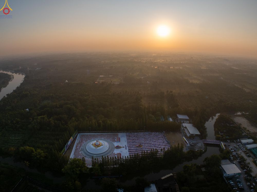 ภาพ No.292328:วันที่ 11 มกราคม พ.ศ. 2569 พิธีตักบาตรพระธรรมยาตรา ณ อนุสรณ์สถานคลองบางนางแท่น อ.สามพราน จ.นครปฐม ในโครงการธรรมยาตรา กตัญญูบูชา มหาปูชนียาจารย์ พระมงคลเทพมุนี(สด จนฺทสโร) พระผู้ปราบมาร อนุสรณ์สถาน 7 แห่ง ปีที่ 14