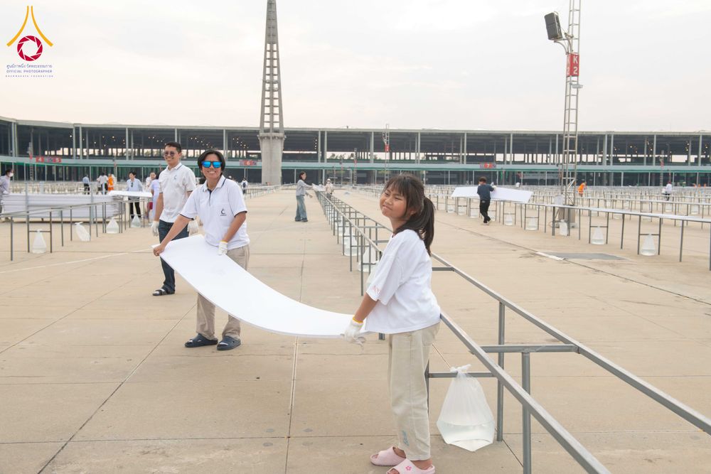 ภาพ No.326332:วันที่ 26 -27 เมษาบน พ.ศ.2569 การเก็บงานแผ่นหน้าโต๊ะที่ลานธรรม งานถวายมหาสังฆทาน 40,000 กว่าวัดทั่วประเทศ ณ ลานธรรม วัดพระธรรมกาย
