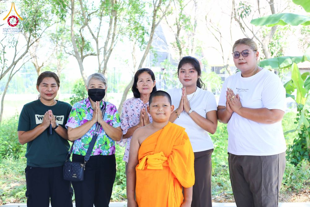 ภาพ No.320943:วันเสาร์ที่ 11 เมษายน พ.ศ.2569 พิธีตักบาตรฉลองสามเณรใหม่ ณ ศูนย์อบรมเยาวชนนครปฐม