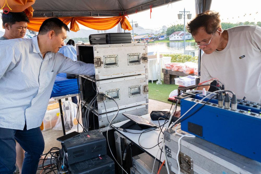 ภาพ No.282418:วันที่ 19 -20 ธันวาคม พ.ศ.2568 เบื้องหลังความสำเร็จ ของการจัดงานตักบาตร พระ 10,000 รูป Skywalk กาญจนบุรี