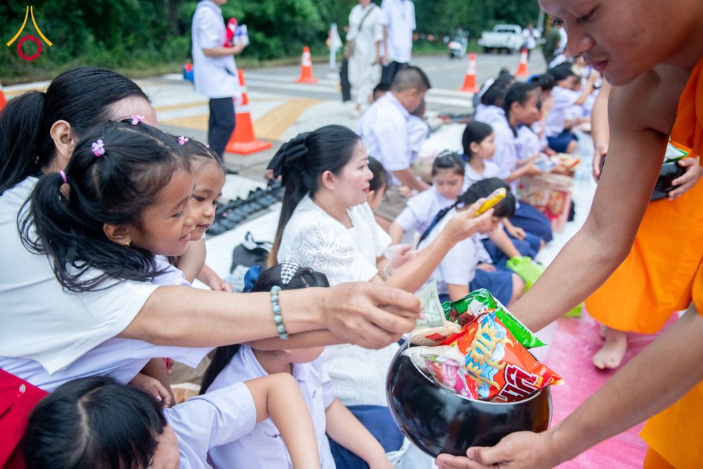 ภาพ No.350039:วันที่ 17 กันยายน พ.ศ. 2569 พิธีตักบาตรเข้าพรรษา 109 รูป ถวายเป็นพระราชกุศลสมเด็จพระบรมราชชนนีพันปีหลวง  ณ โรงเรียนสังข์อ่ำวิทยา อำเภอคลองหลวง จังหวัดปทุมธานี