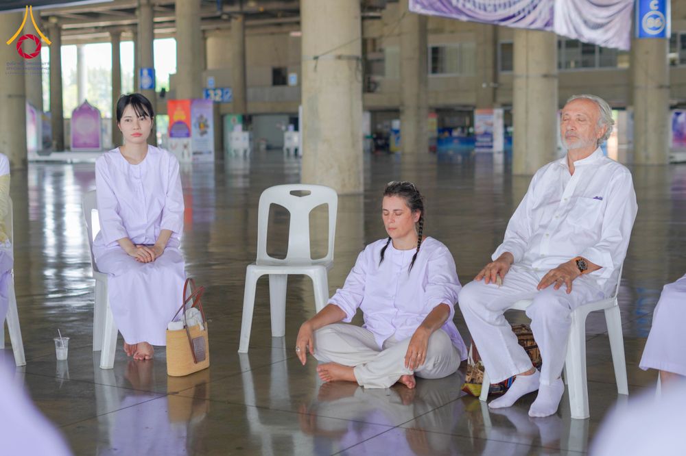 ภาพ No.326804:วันที่ 27-30 เมษายน พ.ศ.2569 ต้อนรับชาวต่างชาติจากประเทศมาเลเซีย ฝรั่งเศส เมียนมาร์ และศรีลังกา  เยี่ยมชมวัดพระธรรมกาย