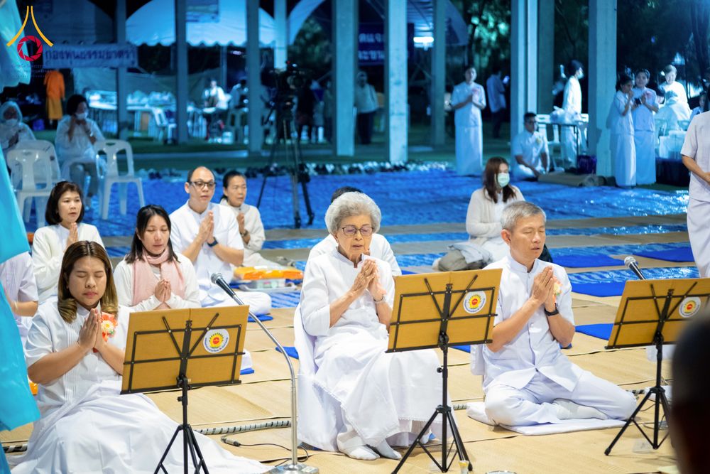 ภาพ No.288826:วันที่ 6 มกราคม พ.ศ. 2569 พิธีถวายภัตตาหารเป็นสังฆทาน แด่พระธรรมยาตรา ในโครงการธรรมยาตรา กตัญญูบูชา มหาปูชนียาจารย์ พระมงคลเทพมุนี(สด จนฺทสโร) พระผู้ปราบมาร อนุสรณ์สถาน 7 แห่ง ปีที่ 14 ณ อนุสรณ์สถานมหาวิหารพระมงคลเทพมุนี (โลตัสแลนด์) อ.สองพี่น้อง จ.สุพรร