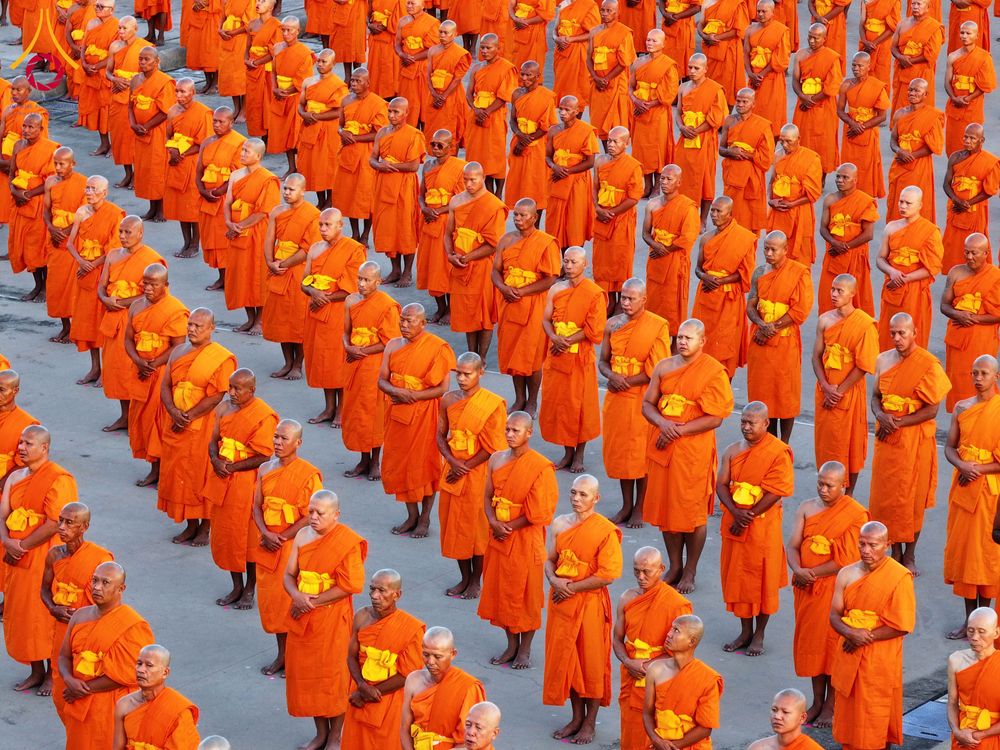 ภาพ No.285213:วันจันทร์ที่ 15 ธันวาคม พ.ศ.2568  บันทึกภาพหมู่ประวัติศาสตร์ โครงการบรรพชาอุปสมบทหมู่  รุ่นบูชาธรรมมหาปูชนียาจารย์ ประจำปี 2568 ณ ลานธรรมมหาธรรมกายเจดีย์ วัดพระธรรมกาย