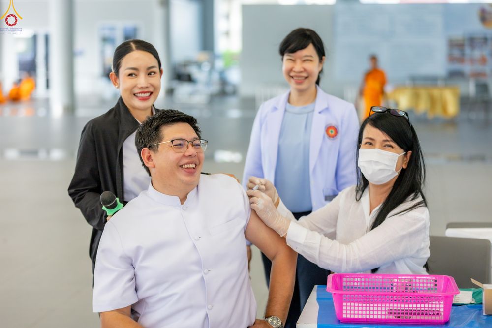 ภาพ No.331898:วันที่ 5 พฤษภาคม พ.ศ.2569 ศูนย์การแพทย์บุญรักษา ร่วมกับคลินิกใจใส จัดถวายวัคซีนป้องกันไข้หวัดใหญ่  แด่คณะพระภิกษุสามเณรกว่า 500 รูป
