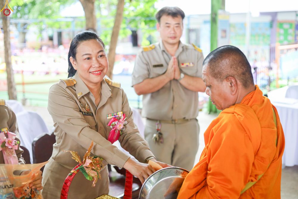 ภาพ No.333658:วันพฤหัสบดี ที่ 11 มิถุนายน พ.ศ.2569 โครงการตักบาตรปลื้มใจ" เนื่องในวันไหว้ครู  ณ โรงเรียนธนสิทธิ์อนุสรณ์ อ.บางพลี จ.สมุทรปราการ