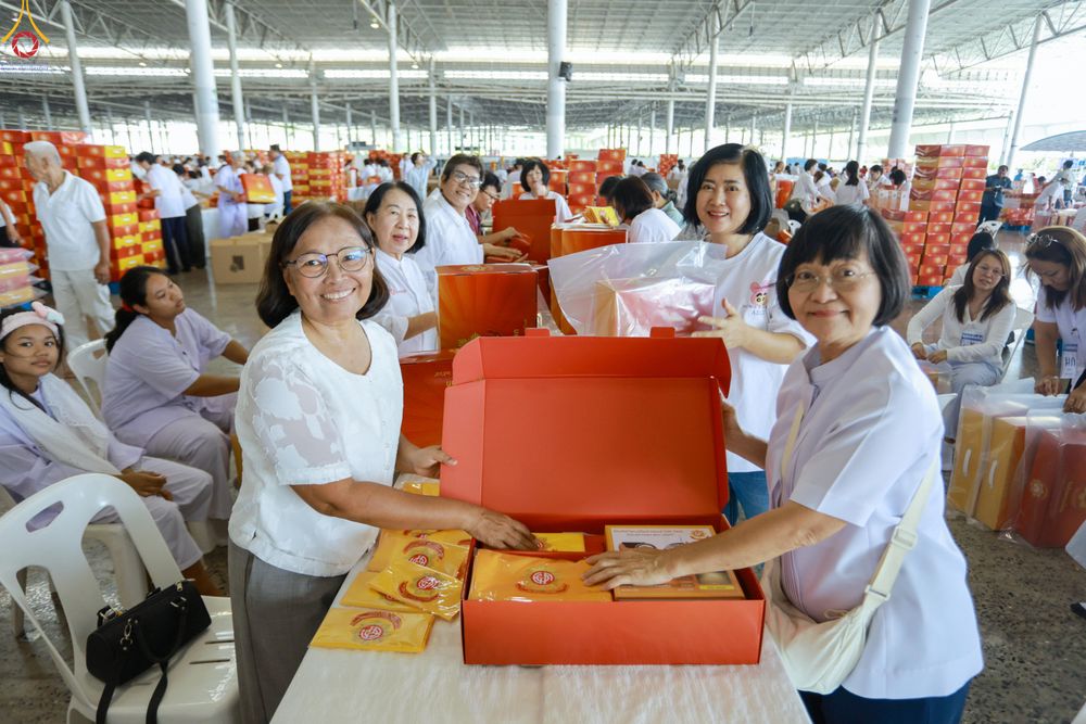 ภาพ No.322116:วันที่ 14 เมษายน พ.ศ.2569 การเตรียมกล่องไทยธรรม วันสุดท้าย เพื่องานถวายมหาสังฆทาน 40,000 กว่าวัดทั่วประเทศ วันคุ้มครองโลก 22 เมษายน พ.ศ.2569 วัดพระธรรมกาย