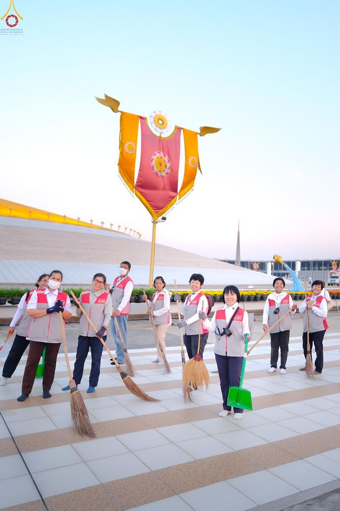 ภาพ No.306551:ภาพเบื้องหลังอาสาสมัครรวมใจ ชุดที่ 5 ในโครงการธรรมยาตรา กตัญญูบูชา มหาปูชนียาจารย์ พระมงคลเทพมุนี(สด จนฺทสโร) พระผู้ปราบมาร อนุสรณ์สถาน 7 แห่ง ปีที่ 14