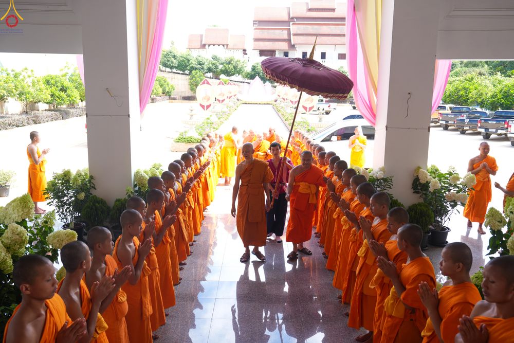 ภาพ No.331853:วันพฤหัสบดีที่ 4 มิถุนายน พ.ศ.2569 พิธีต้อนรับเปรียญธรรม 9 ประโยค และเปรียญธรรม 6 ประโยค  ณ อาคารธรรมสภา วัดบ้านขุน ต.บ่อหลวง อ.ฮอด จ.เชียงใหม่