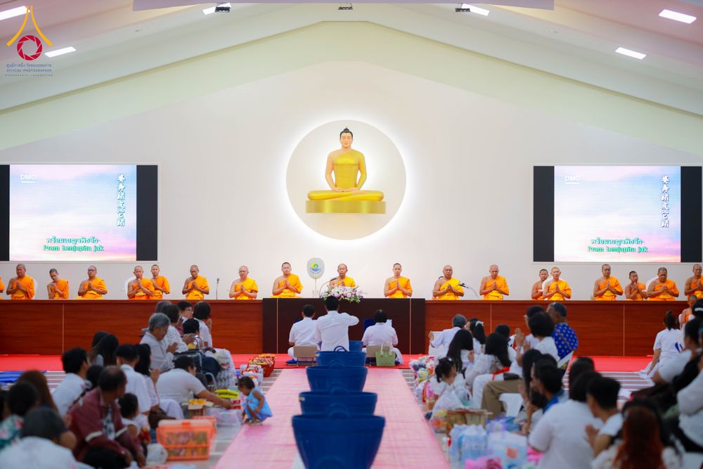 ภาพ No.321792:วันที่ 12 เมษายน พ.ศ.2569 ตักบาตรสงกรานต์ฉลองสามเณรใหม่  ณ ศูนย์ปฏิบัติธรรมระยอง(บ้านช่องลม)