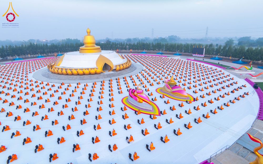 ภาพ No.299773:วันที่ 19 มกราคม พ.ศ.2569 พระธรรมยาตราปฏิบัติธรรมและถ่ายภาพหมู่ประวัติศาสตร์ ณ อนุสรณ์สถานลำดับที่ 5 สถานที่เผยแผ่วิชชาธรรมกายครั้งแรก  อนุสรณ์สถานบางปลาวัดบางปลา อ.บางเลน จ.นครปฐม ในโครงการธรรมยาตรา กตัญญูบูชา มหาปูชนียาจารย์ พระมงคลเทพมุนี(สด จนฺทสโร) 